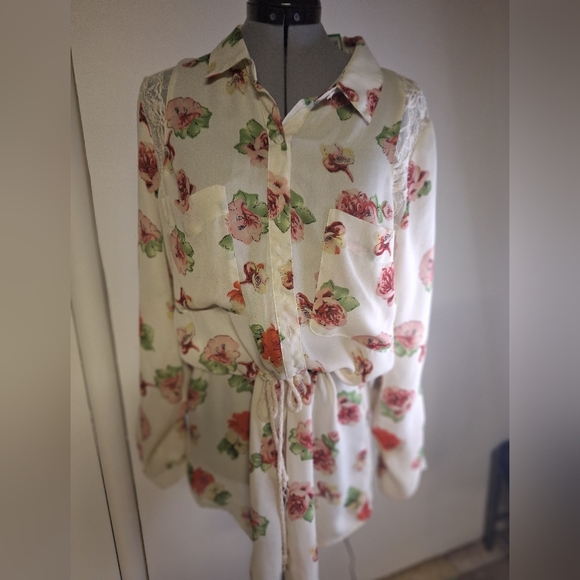 Miss Me  Cream and Rose Floral Blouse Or Cover Up Size Large - Picture 1 of 14